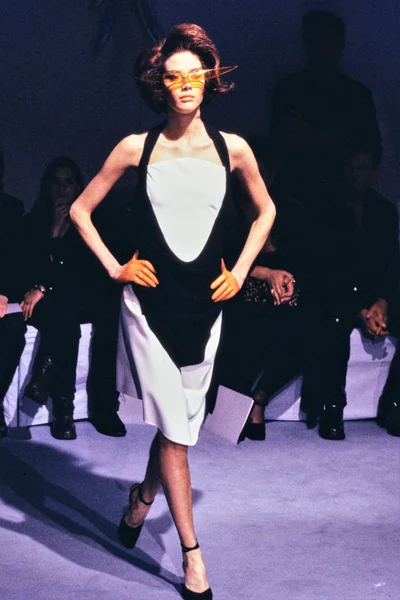 Look 16